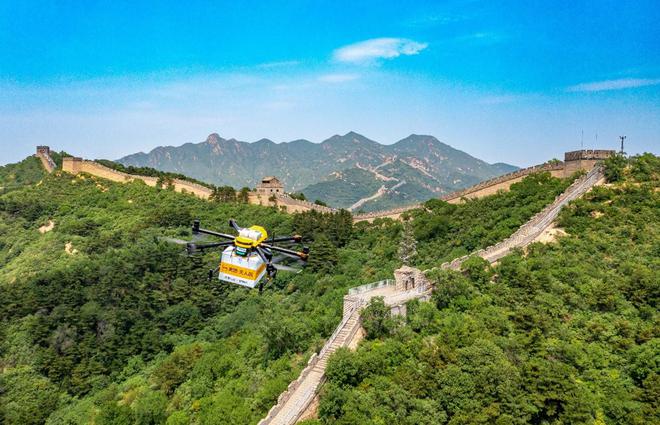 飞越长城!美团无人机配送服务首度进京落地八达岭长城